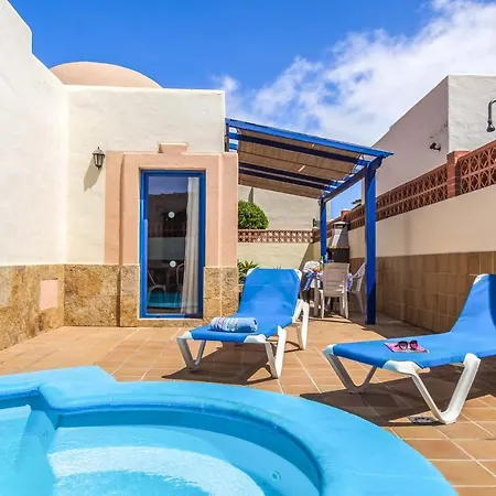 Casa Juan Βίλα *