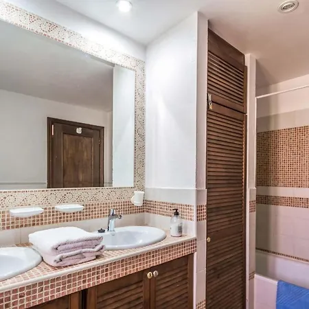 Casa Juan Βίλα *